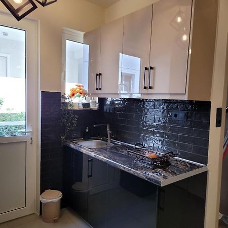 Stephie'S Apartment By The Sea ราฟีนา ภายนอก รูปภาพ